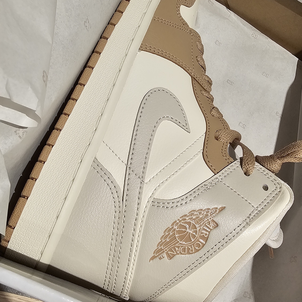 Nike Women's Sneakers in Cream and Tan